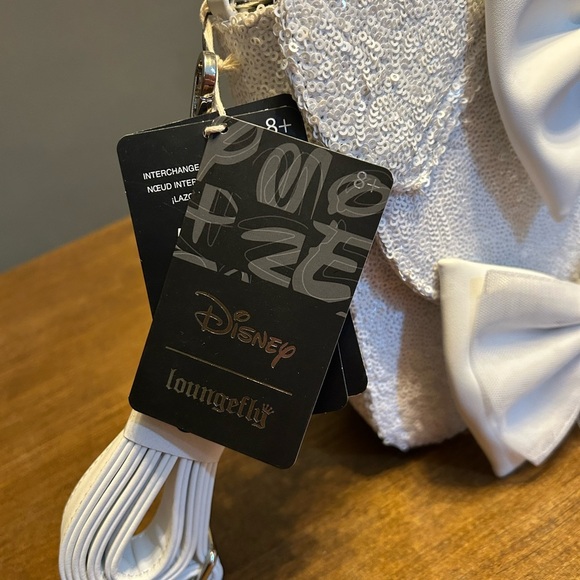 Loungefly Disney Minnie Mouse Sequin Wedding Bride Crossbody Purse Bag NWT - Picture 4 of 11